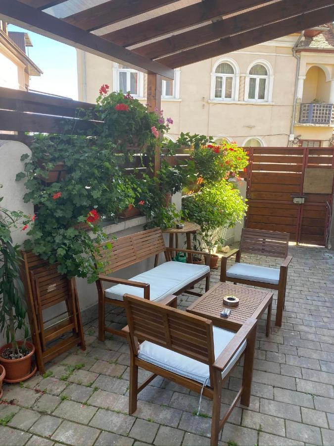 Apartment Buzoianu By Holztreppe