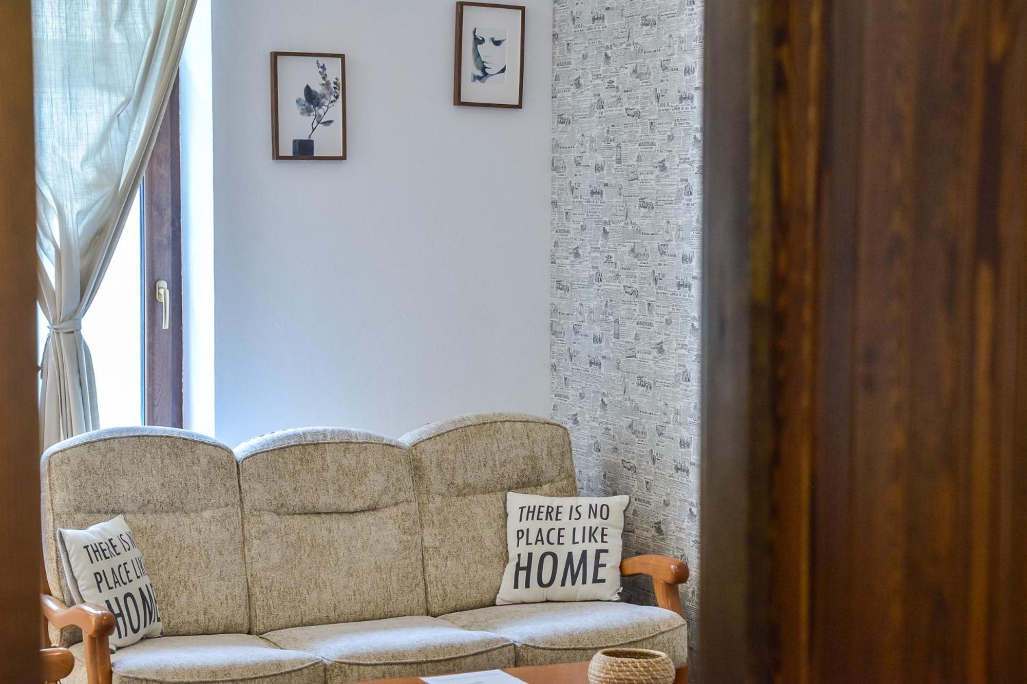 Apartment Buzoianu By Holztreppe *