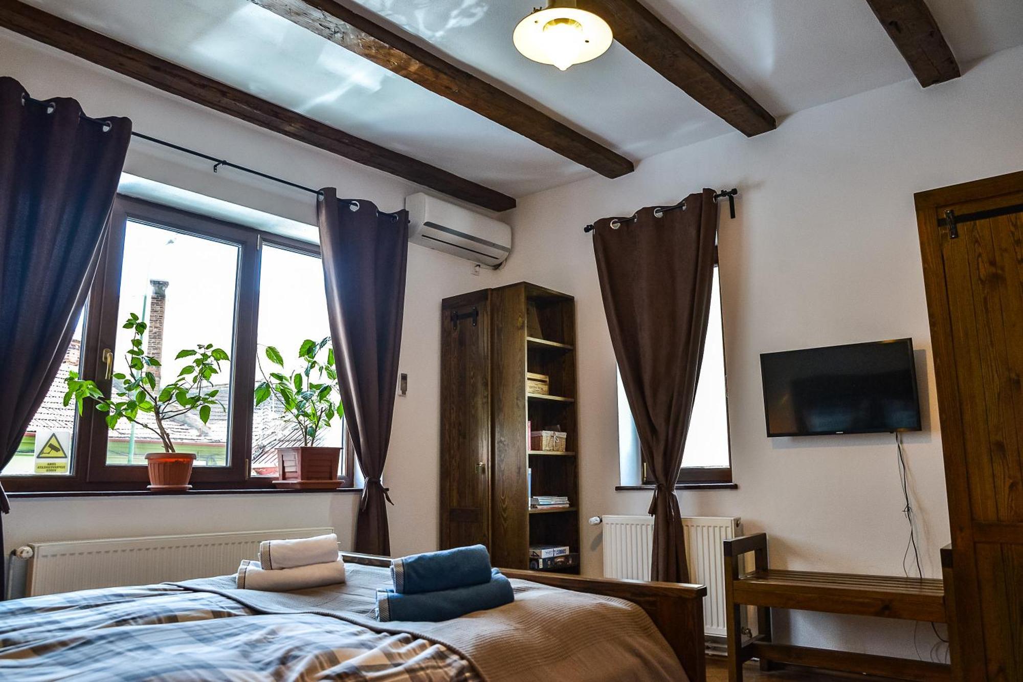 Apartment Buzoianu By Holztreppe *